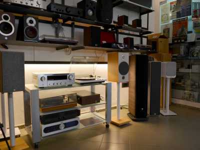 ...della tedesca Canton, dell�inglese Q Acoustics e della francese Focal. Pezzi che costano anche migliaia di euro